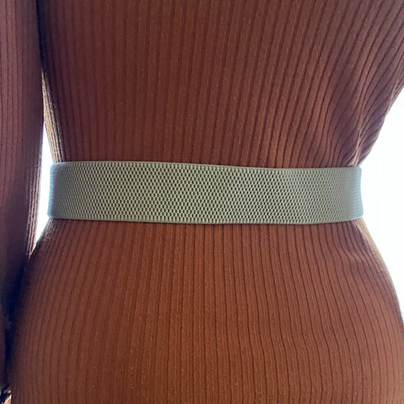Elastic Stretch Belt Beige/Tan textured with Gold Art Deco inspired hardware - Picture 2 of 8